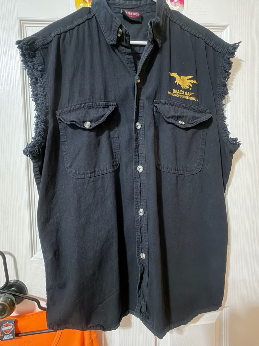 Deal's Gap Men's Black Sleeveless Button-Down Shirt